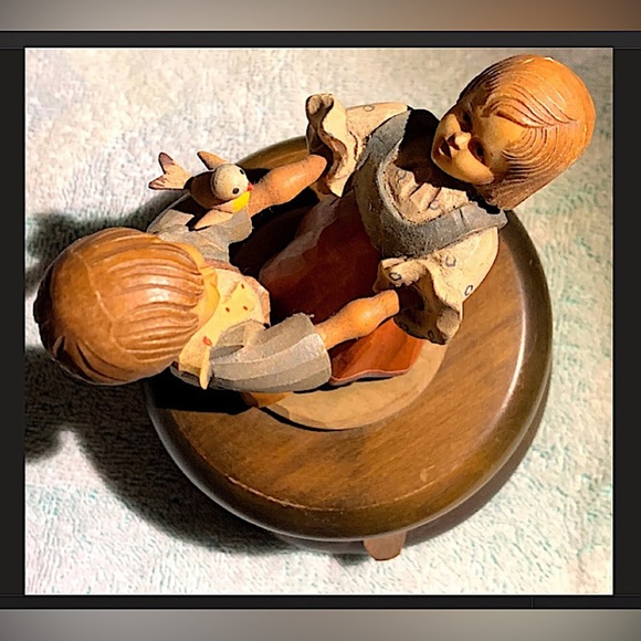 Vintage Wooden Reuge Music Box Dancing Children Love Story-🎶Love Me Tender - Picture 5 of 6